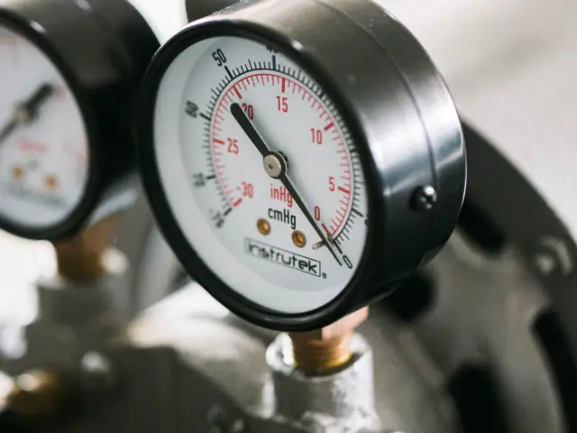 Pressure gauges used to test MEP installations