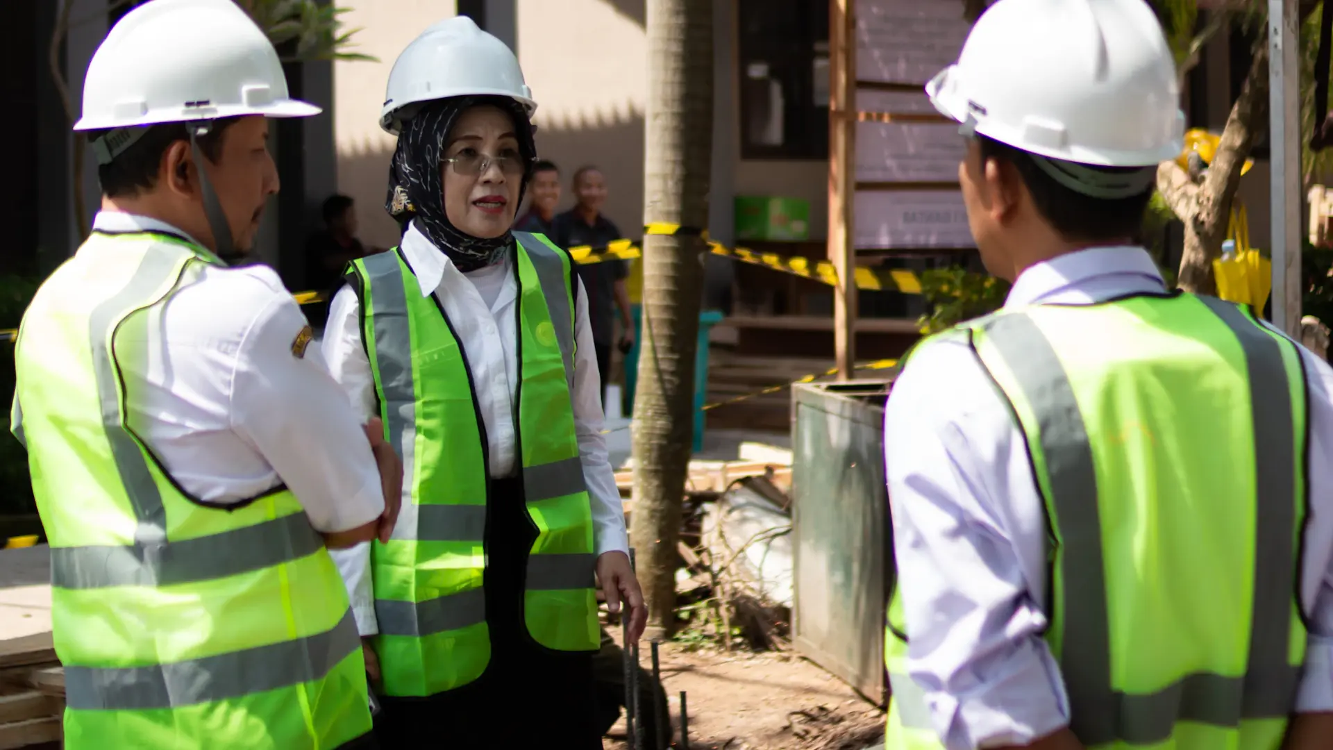 Site team discussing a project requirement